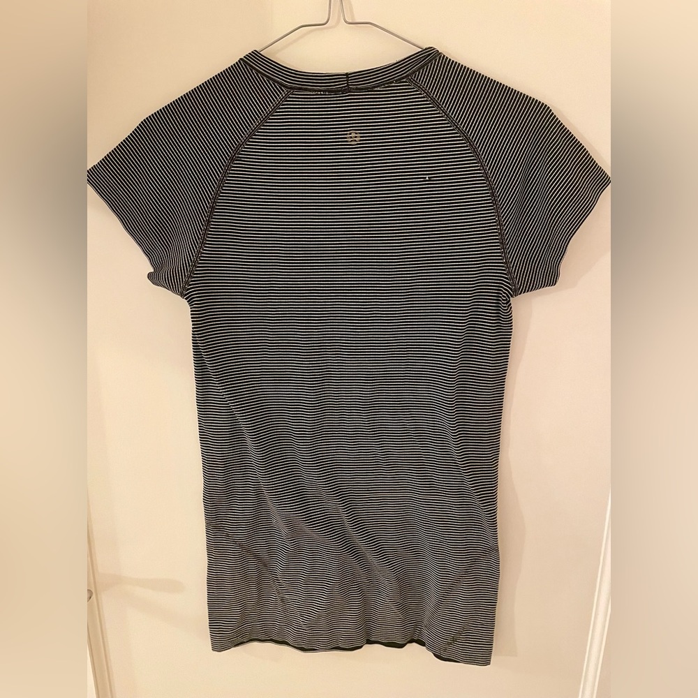 Lululemon black and white stripe swiftly short sleeve in size 6